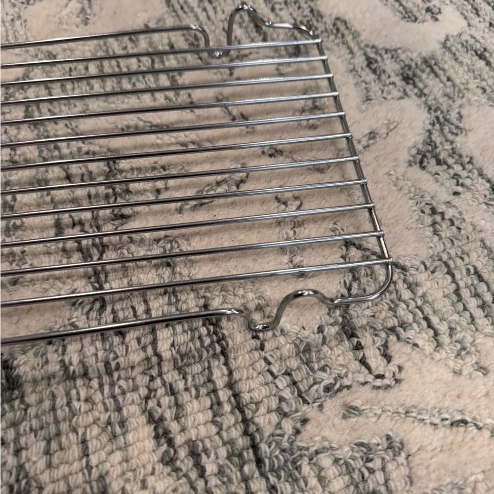NWOT Metal Baking Cooking Cooling Rack